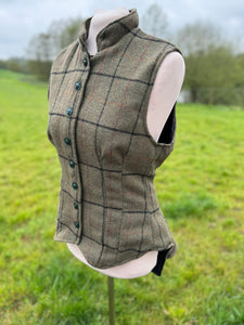 Wool waist coat with fox buttons