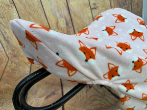 Baby pink fox fleece saddle cover.