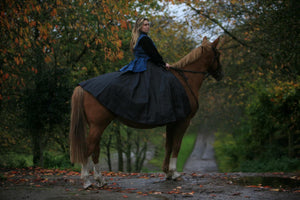 Waterproof circular riding skirt lined with fleece