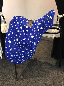 Dressage saddle cover with girth pockets