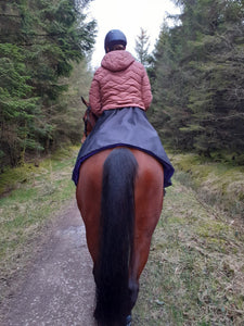 Waterproof circular riding skirt lined with fleece