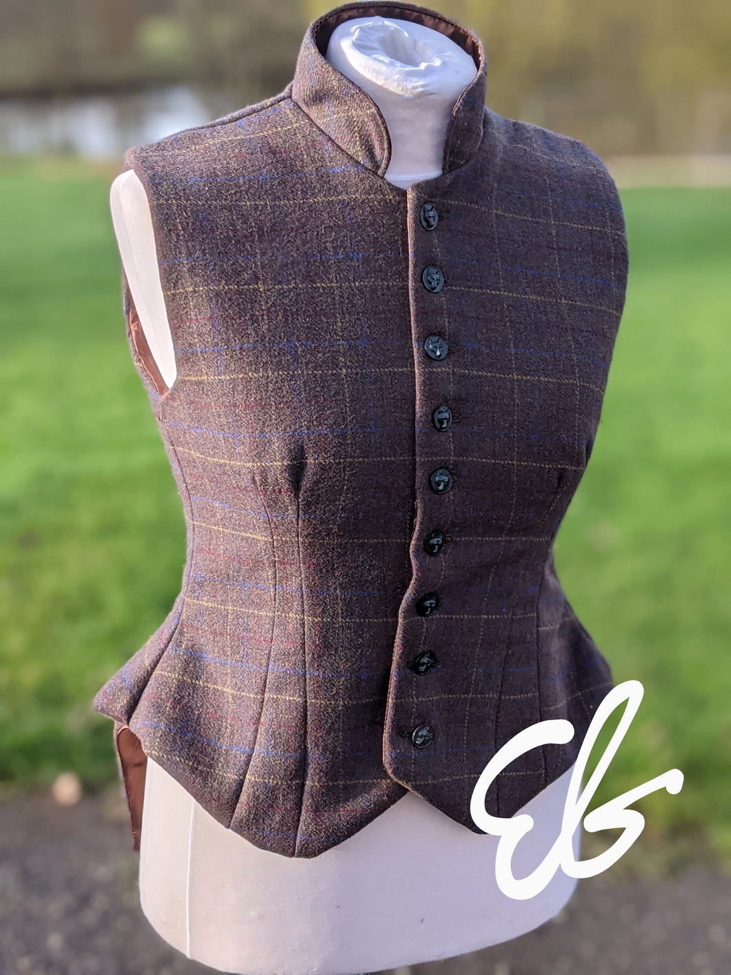 Wool waist coat with fox buttons