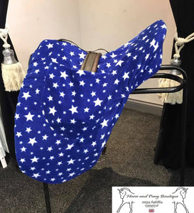 Dressage saddle cover with girth pockets